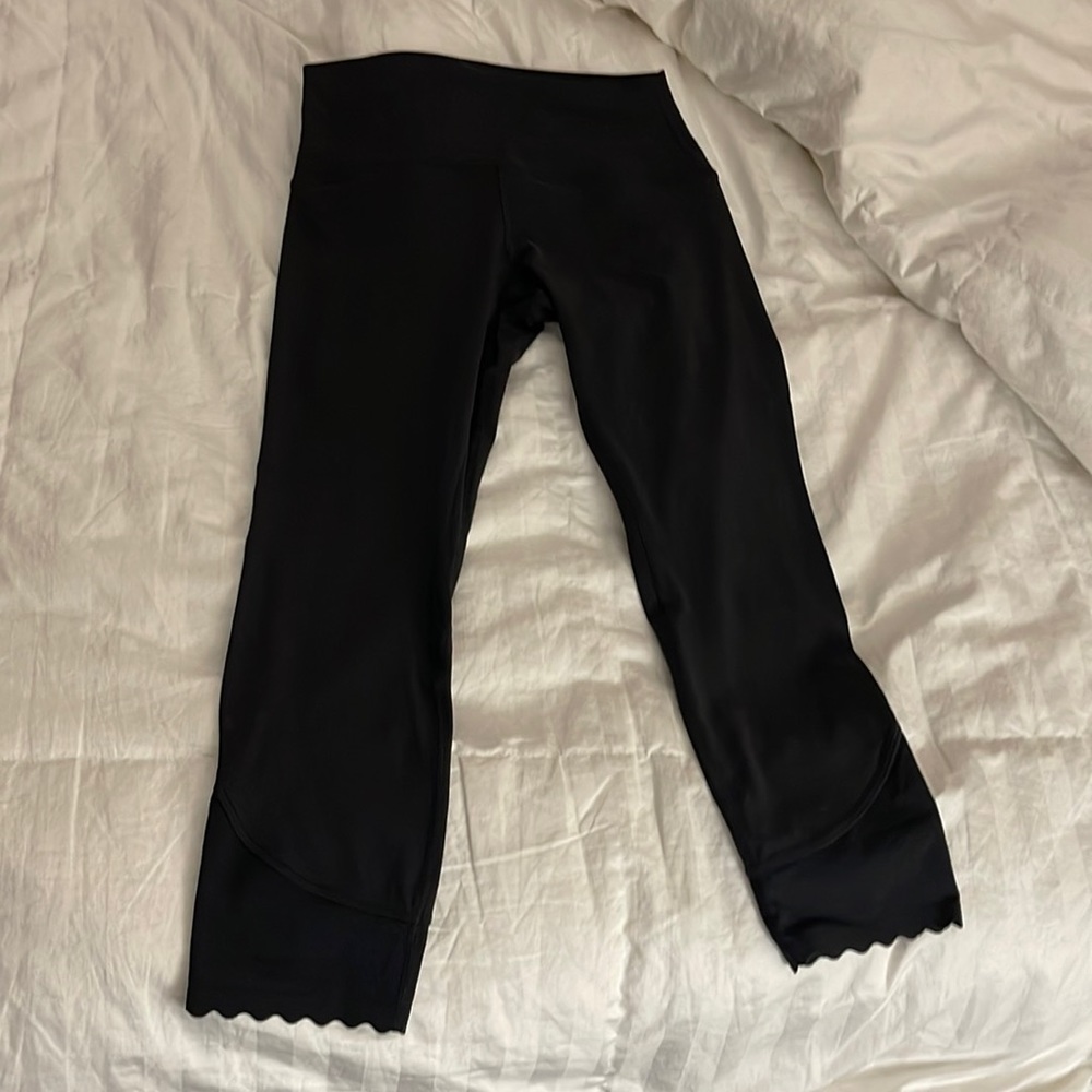 Lululemon align scalloped HR crop 23 inch